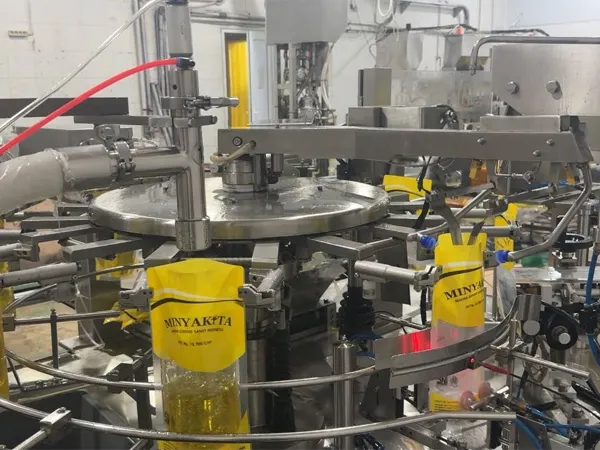 Indonesia: Envasadora de aceite totalmente automática de 1L para la marca Minyakita